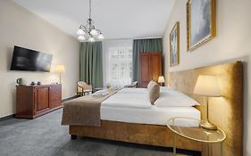 Hotel Reverie - Dependance, Check-In At Metropolitan Star