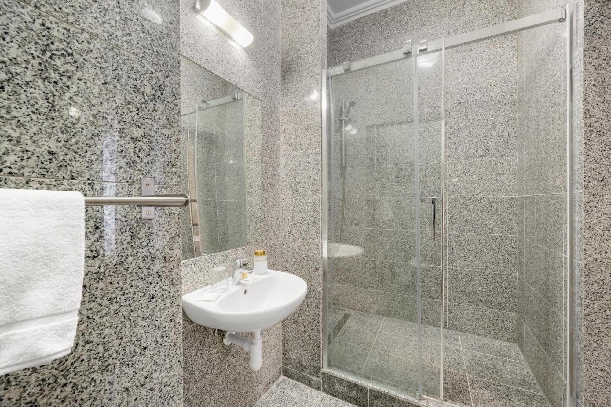Hotel Reverie - Dependance, Check-In At Metropolitan Star Bratislava Exterior photo