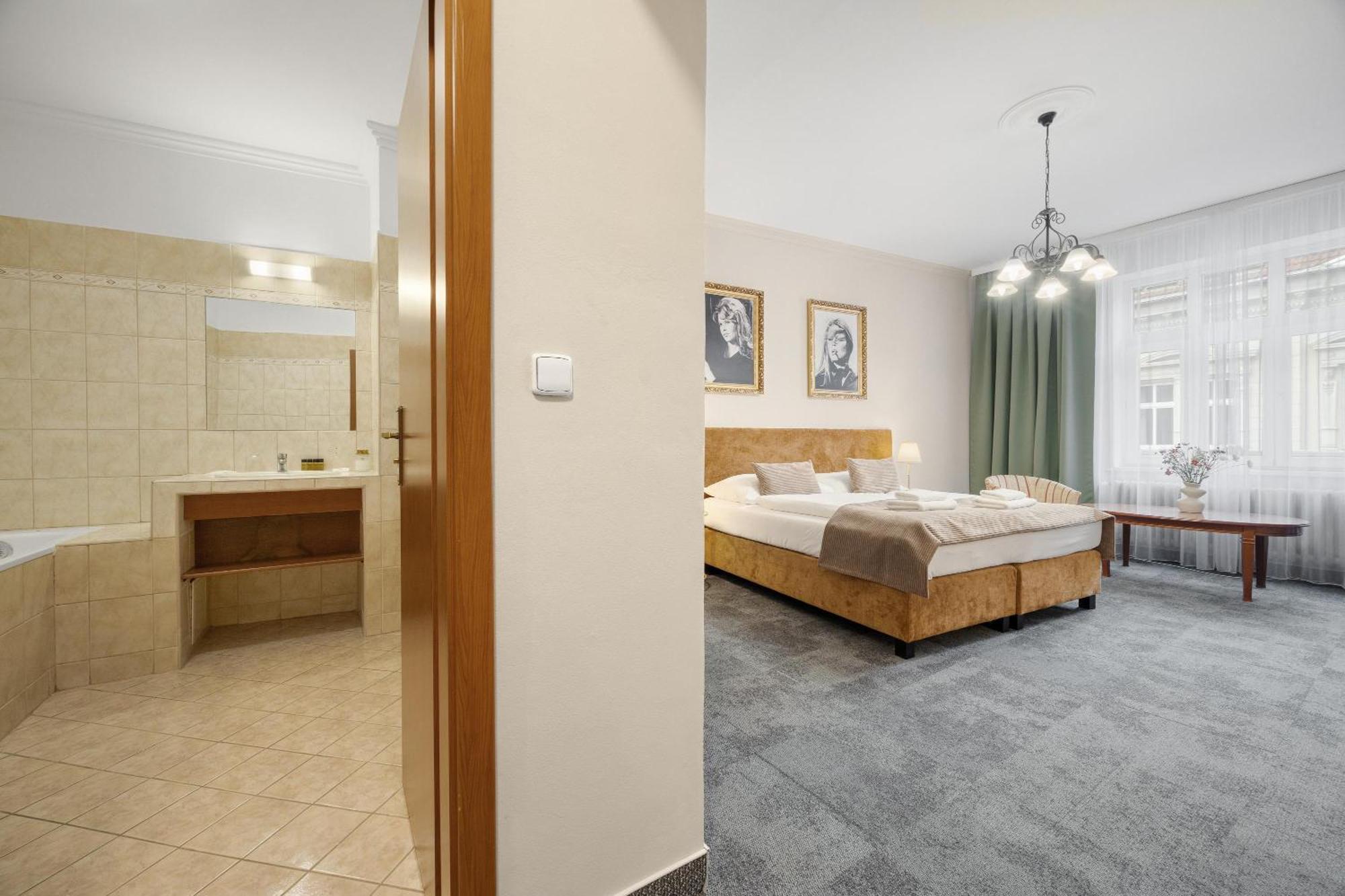 Hotel Reverie - Dependance, Check-In At Metropolitan Star Bratislava Exterior photo