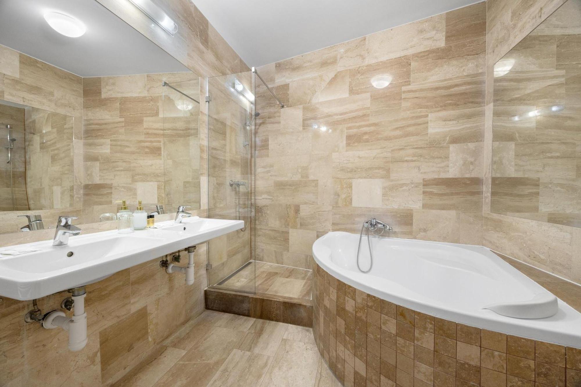 Hotel Reverie - Dependance, Check-In At Metropolitan Star Bratislava Exterior photo