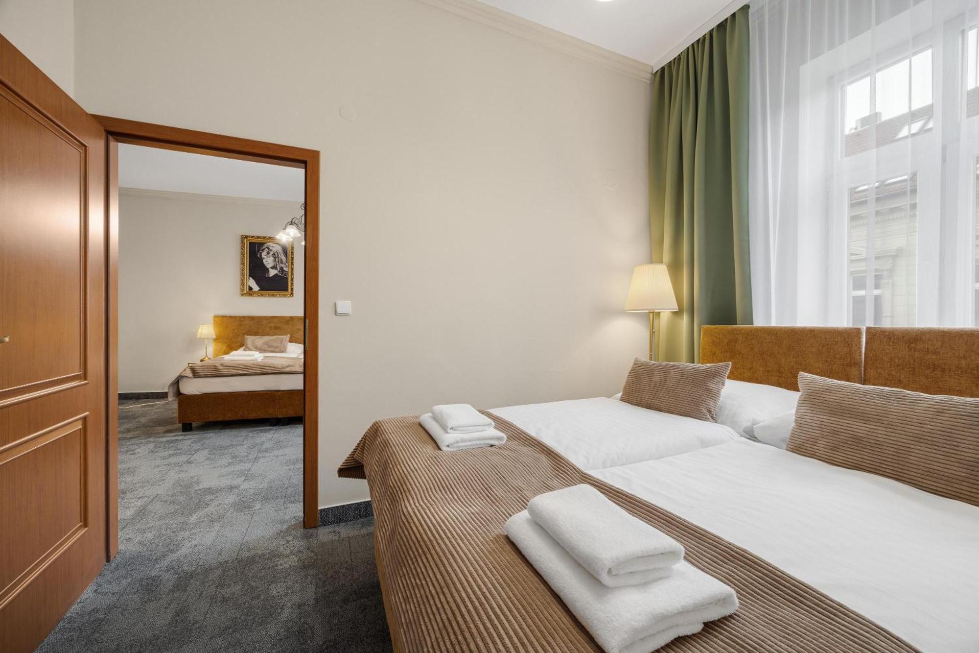 Hotel Reverie - Dependance, Check-In At Metropolitan Star Bratislava Exterior photo