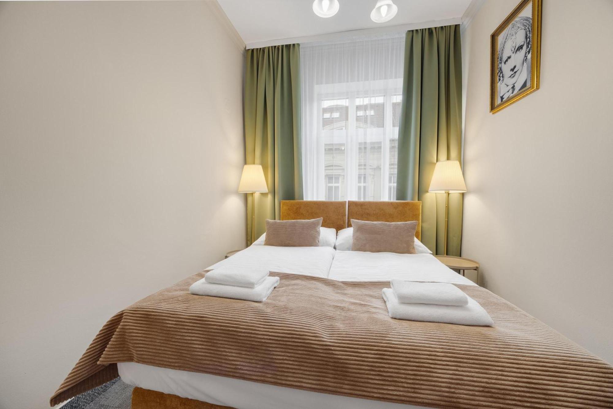 Hotel Reverie - Dependance, Check-In At Metropolitan Star Bratislava Exterior photo