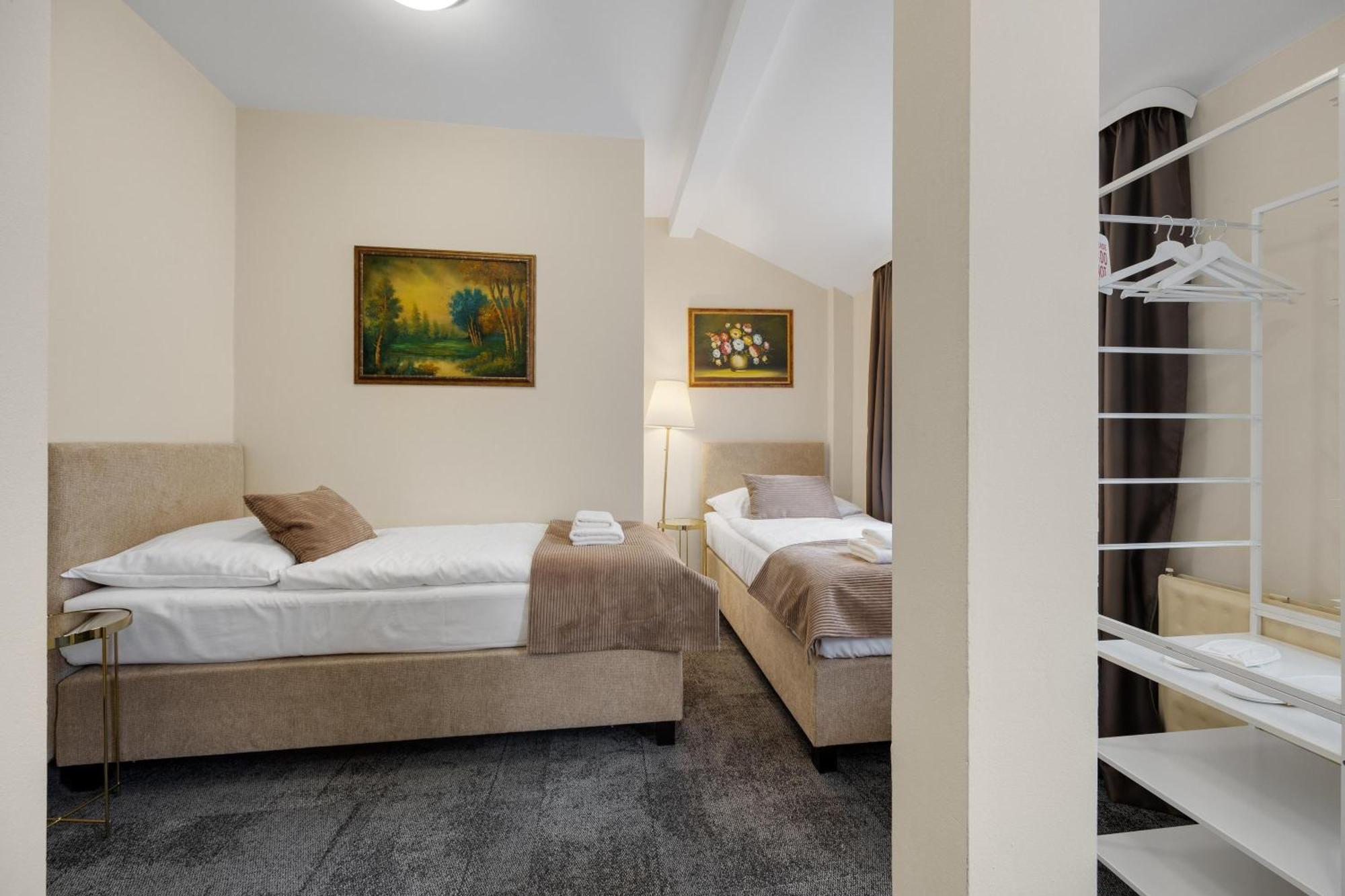 Hotel Reverie - Dependance, Check-In At Metropolitan Star Bratislava Exterior photo