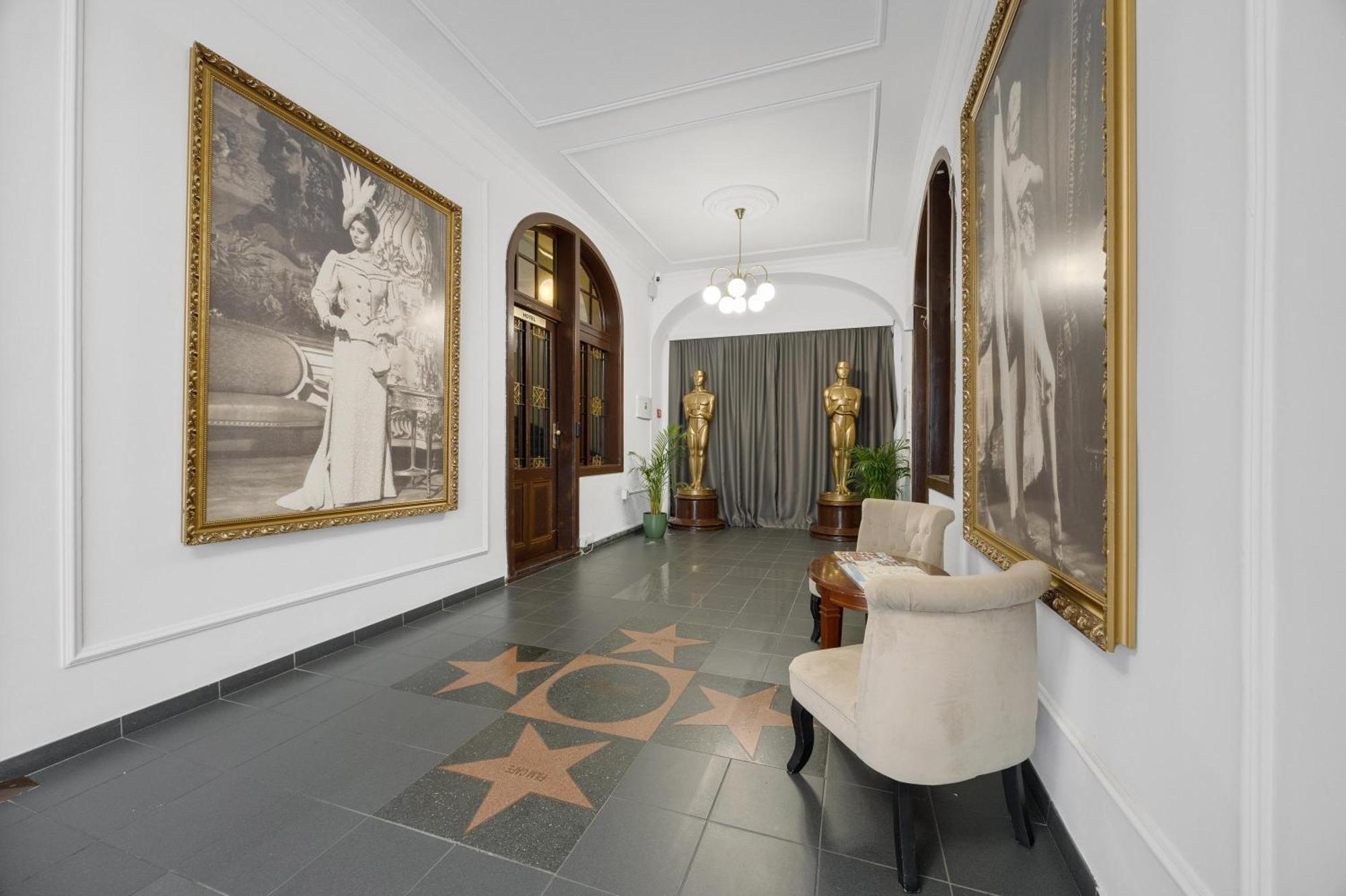 Hotel Reverie - Dependance, Check-In At Metropolitan Star Bratislava Exterior photo