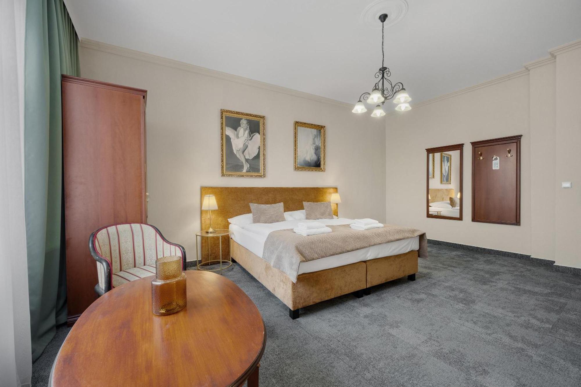 Hotel Reverie - Dependance, Check-In At Metropolitan Star Bratislava Exterior photo