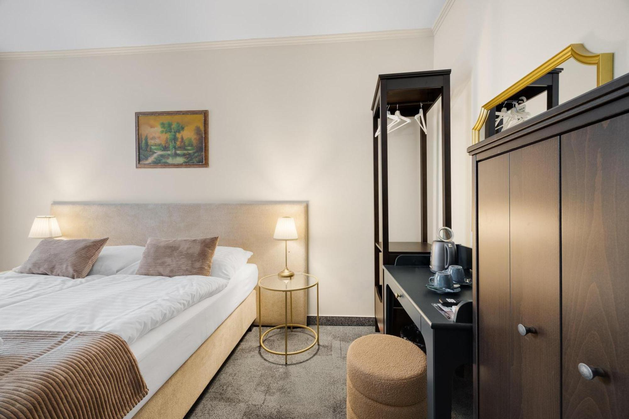 Hotel Reverie - Dependance, Check-In At Metropolitan Star Bratislava Exterior photo