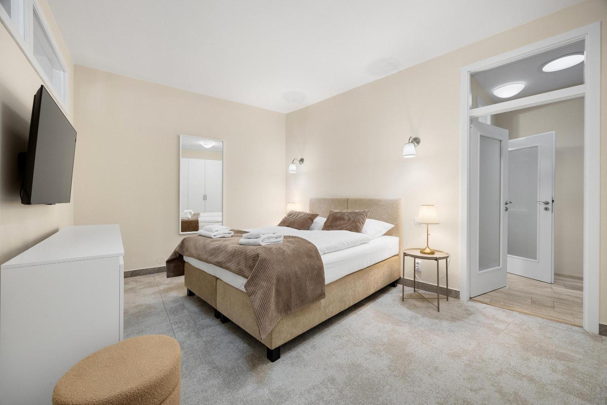 Hotel Reverie - Dependance, Check-In At Metropolitan Star Bratislava Exterior photo